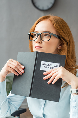 Regulatorio y Propiedad Intelectual